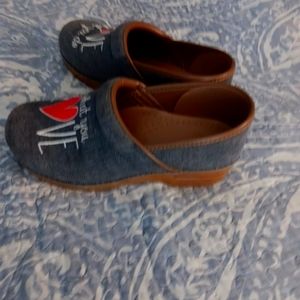 Women's clogs